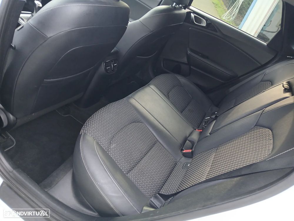 Kia Ceed SW 1.6 CRDi TX+SRF - 15