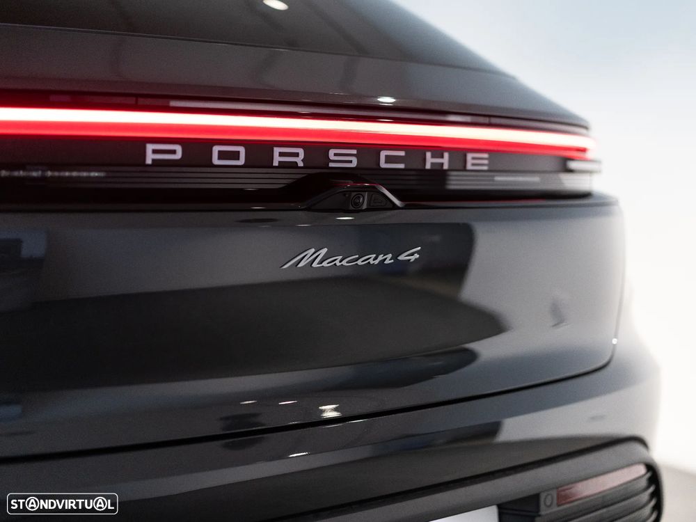 Porsche Macan Electric 4 - 18