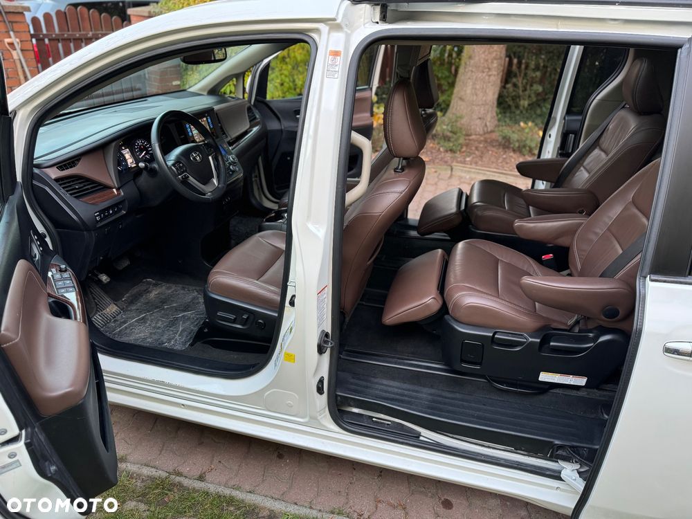 Toyota Sienna - 9