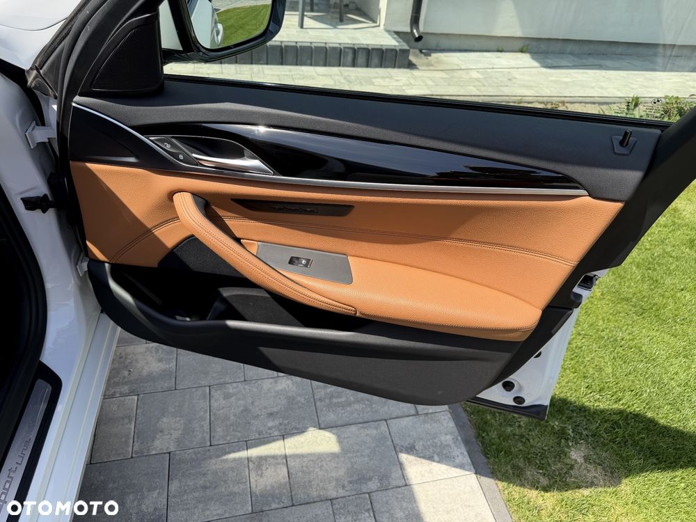 BMW Seria 5 520d Sport Line - 35