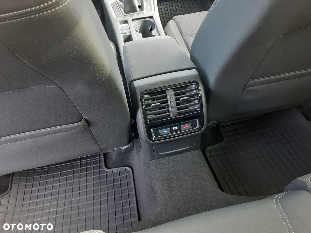 Volkswagen Passat - 14