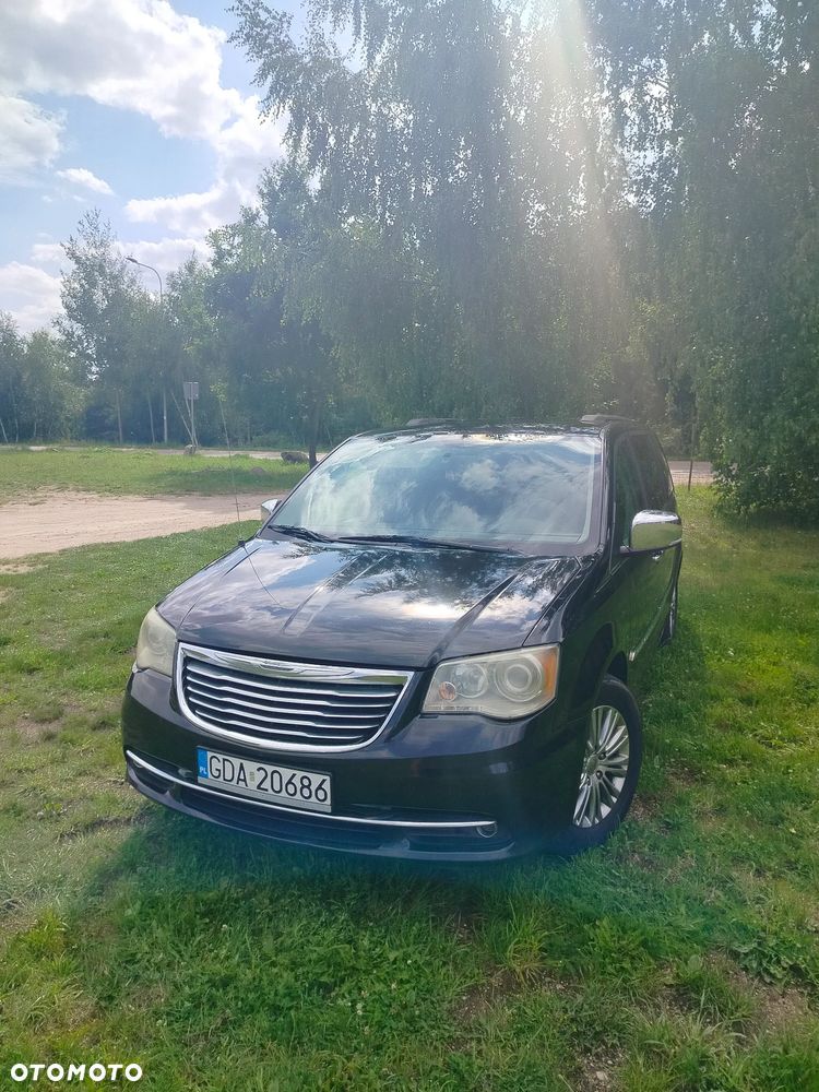 Chrysler Town & Country - 1