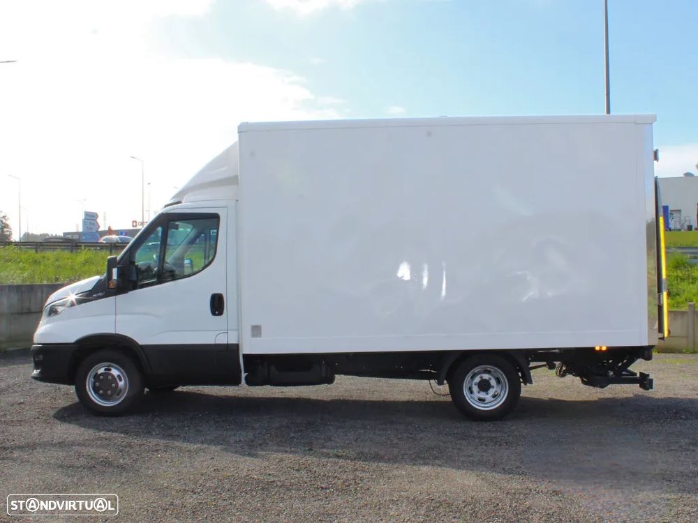 Iveco Daily Contentor com Plataforma Elevatoria e IVA - 3
