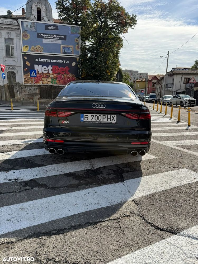 Audi S8 - 3