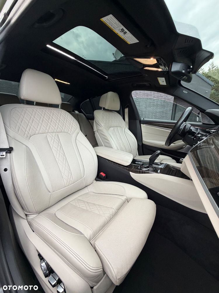 BMW Seria 5 M550i xDrive - 4