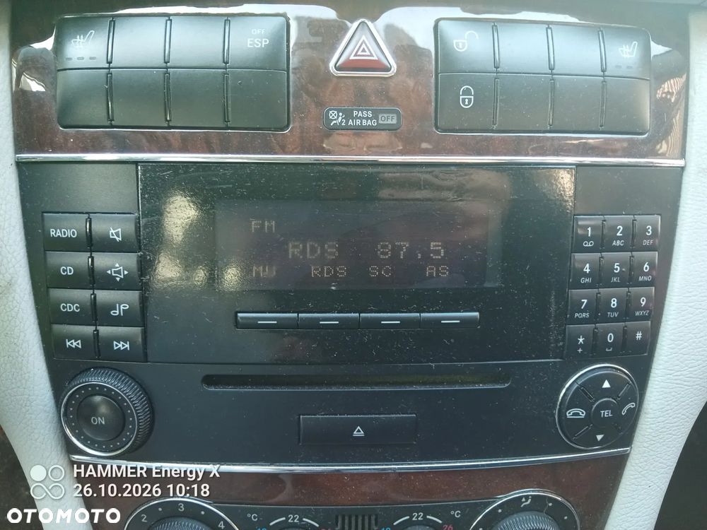Radio fabryczne Mercedes C klasa - 1