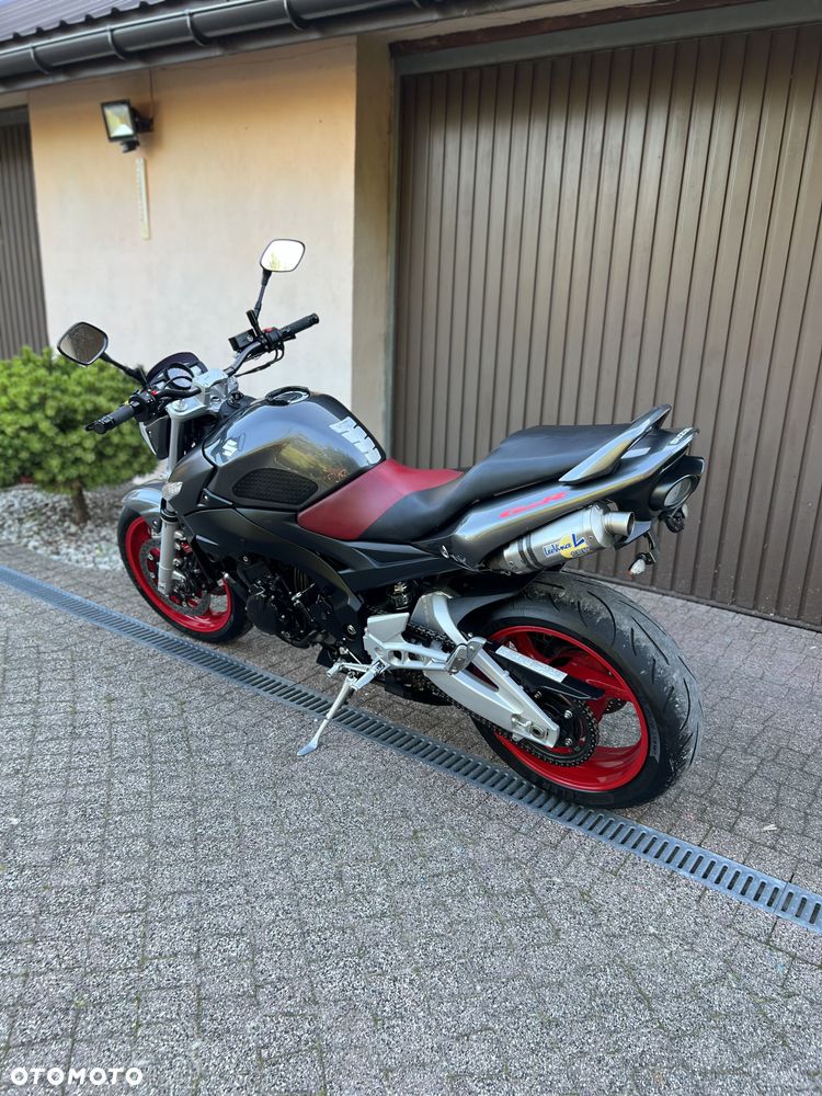Suzuki GSR - 4