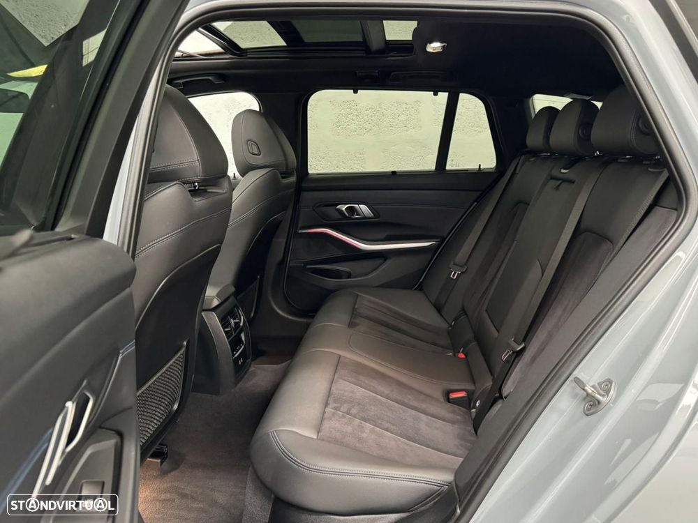 BMW 330 e Touring Pack M Auto - 24