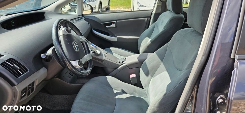 Toyota Prius (Hybrid) - 17