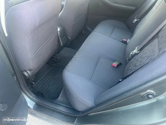 Toyota Corolla 1.4 SE - 19