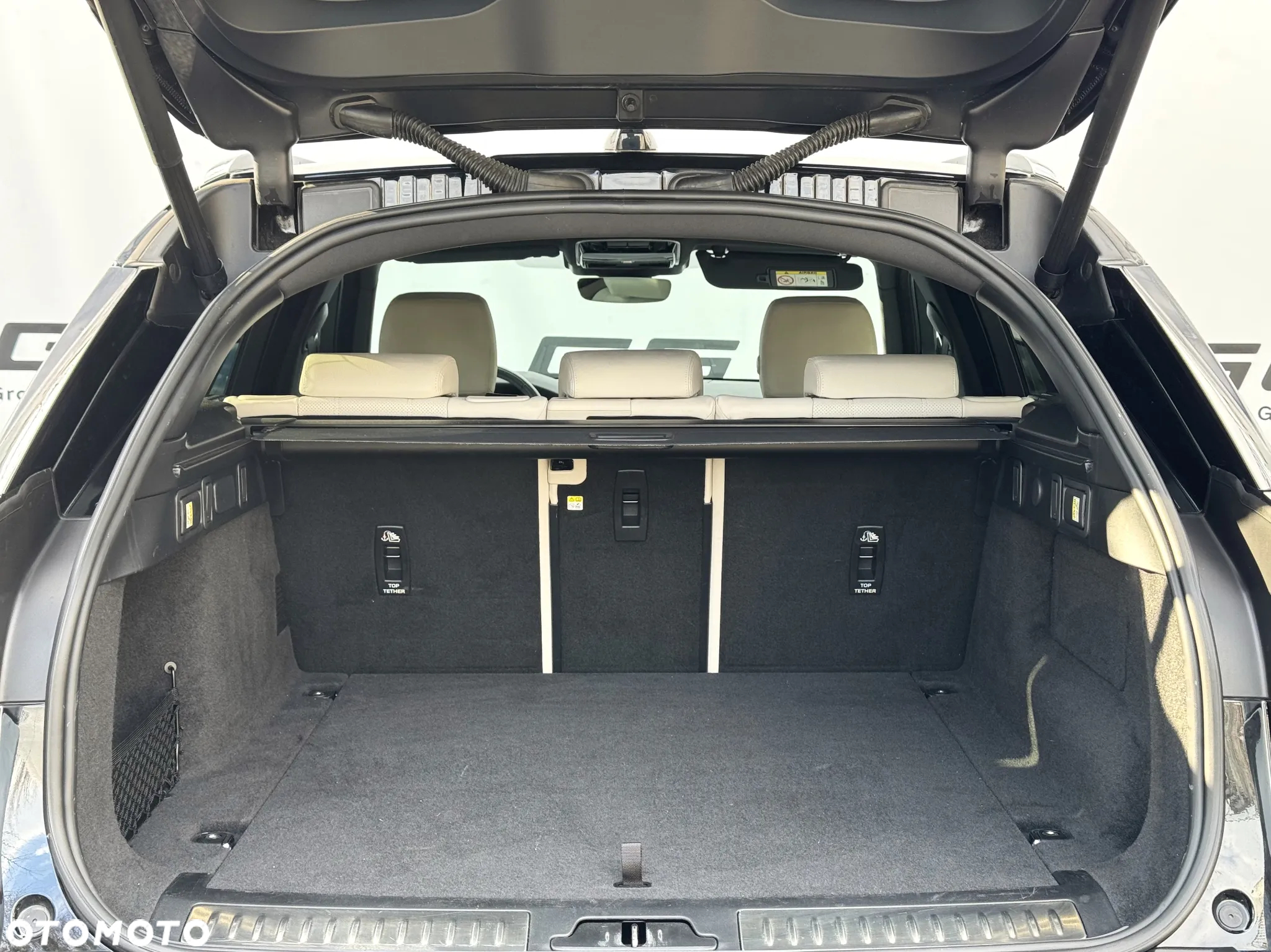 Land Rover Range Rover Velar D200 R-Dynamic SE - 7