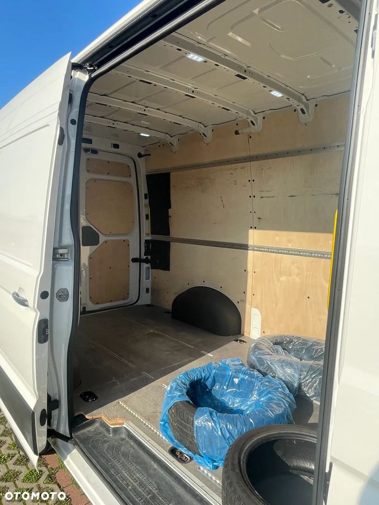 Volkswagen CRAFTER 35 MR 2,0 TDI FWD - 14