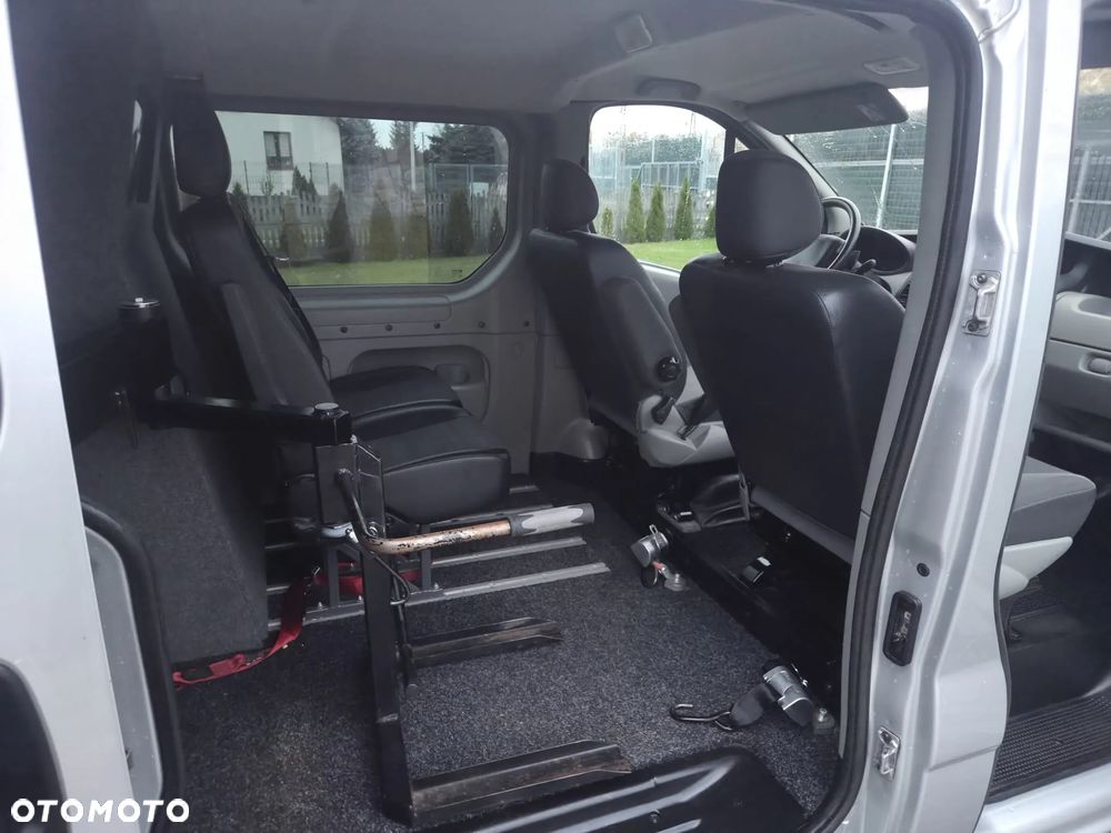 Renault TRAFIC LONG KLIMA TEMPOMAT ORYGINAŁ PODNOŚNIK DLA INWALIDY LUB INNE ZADBANY FULL OPCJA DOPOSAŻONY - 18