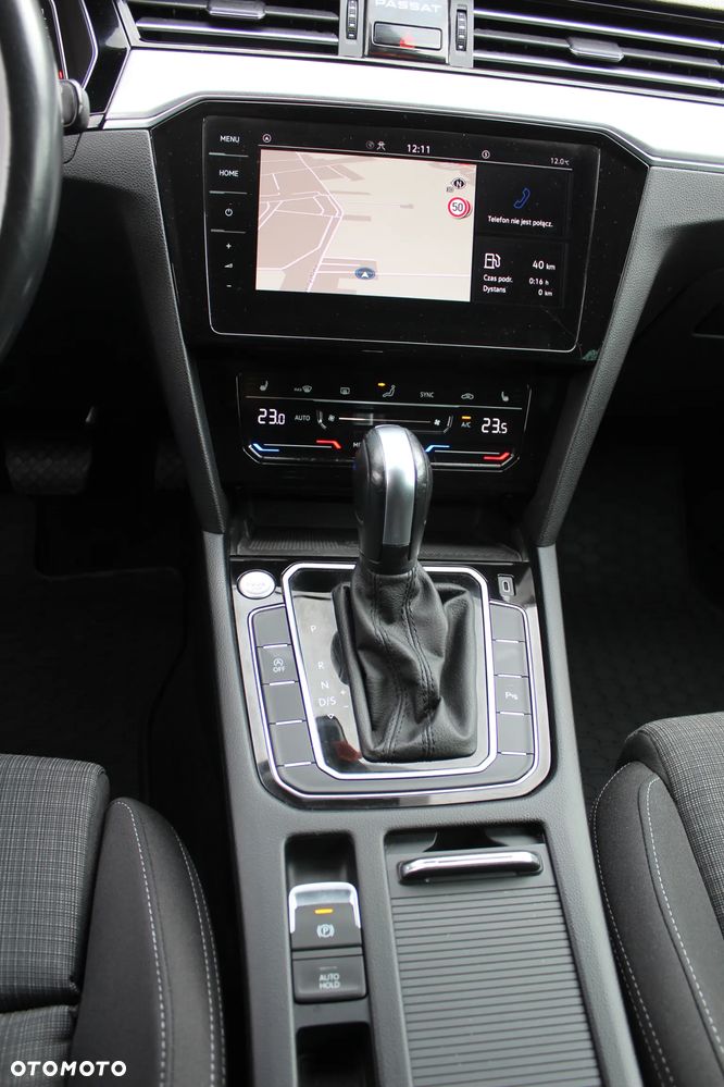 Volkswagen Passat 2.0 TDI SCR Trendline DSG - 11