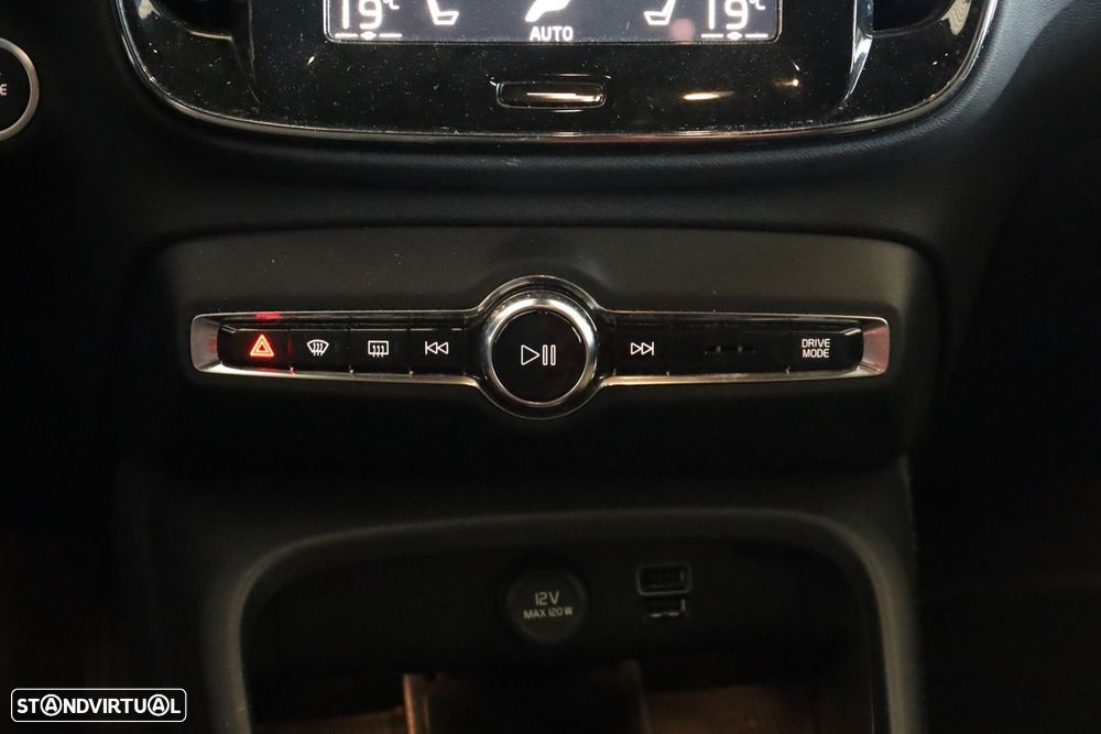 Volvo XC 40 1.5 T2 Plus Dark Auto - 17