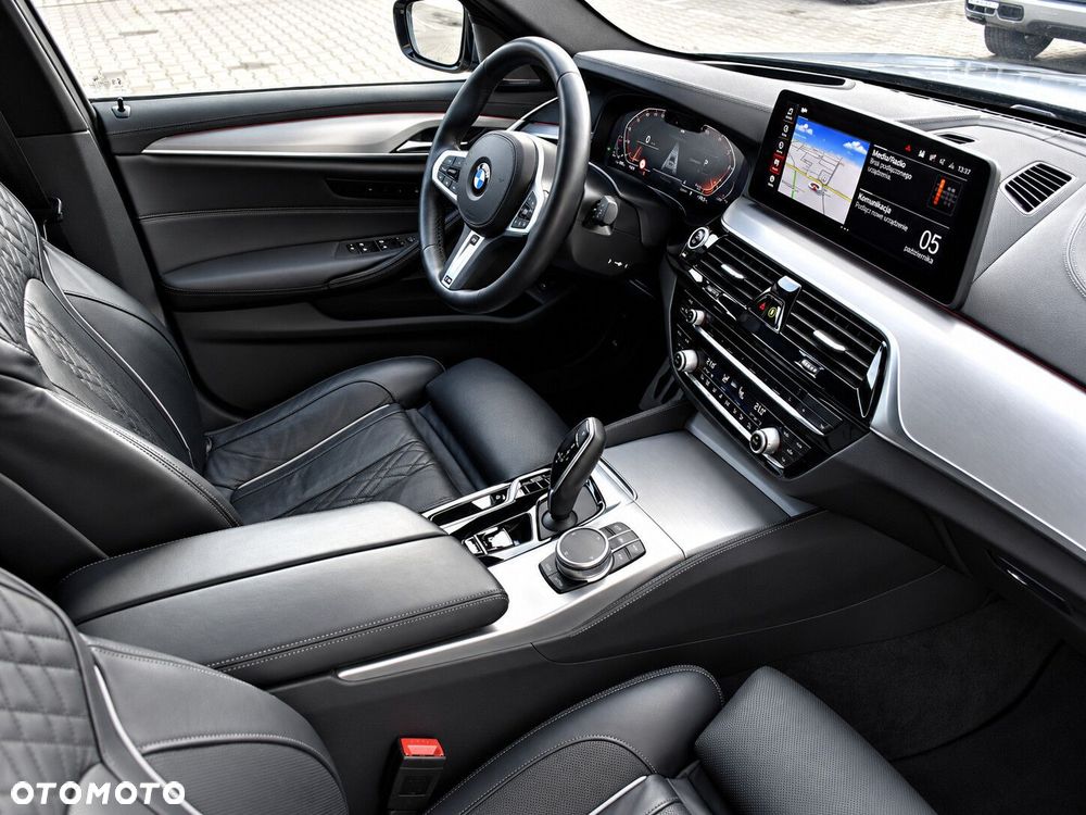 BMW Seria 5 540d xDrive mHEV M Sport sport - 24