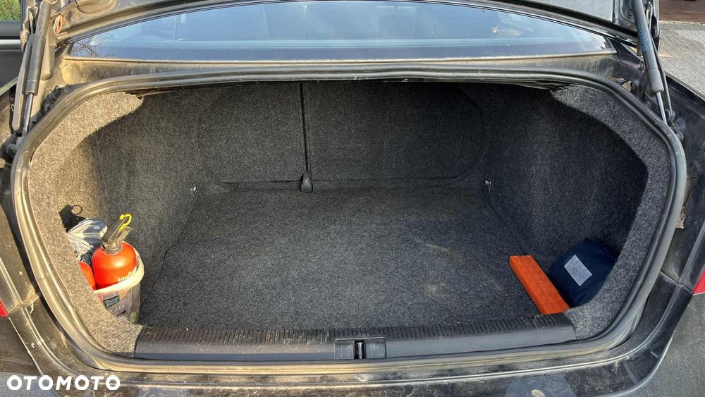 Volkswagen Jetta - 8