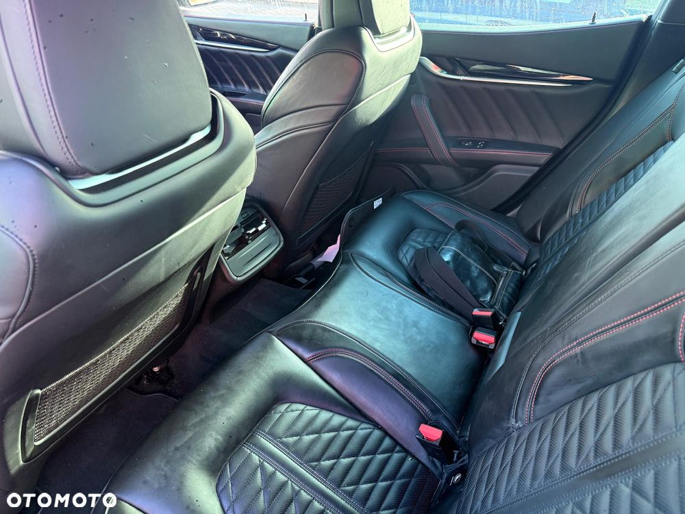 Maserati Ghibli S GranSport - 24