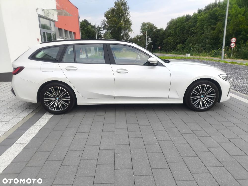 BMW Seria 3 318i - 11
