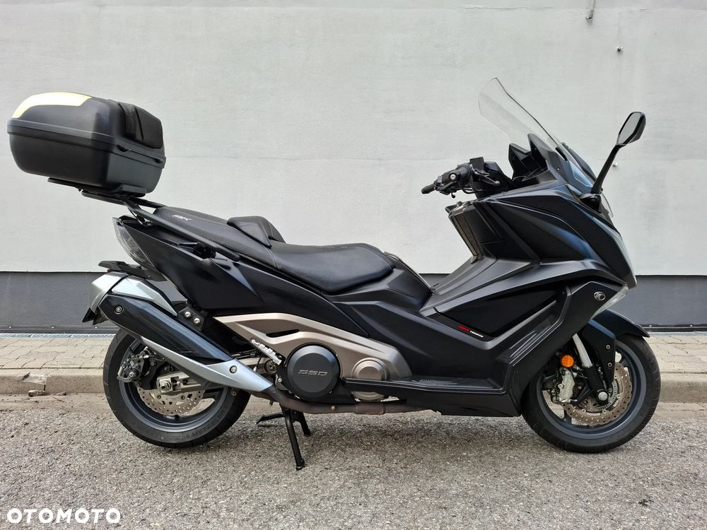 Kymco AK 550