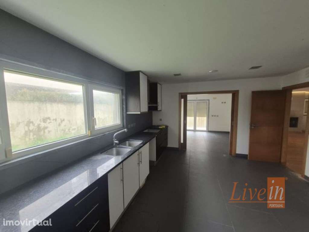 Moradia T4 com piscina e jardim na Ericeira - Grande imagem: 3/13