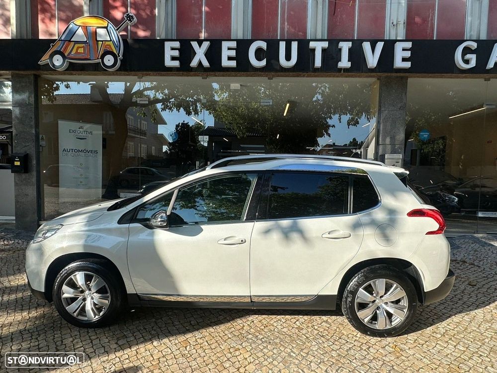 Peugeot 2008 1.2 PureTech Allure - 4