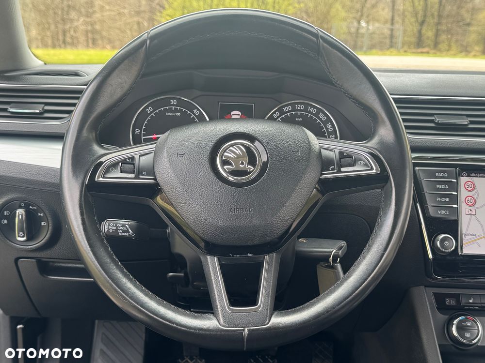 Skoda Superb 2.0 TDI Ambition - 37