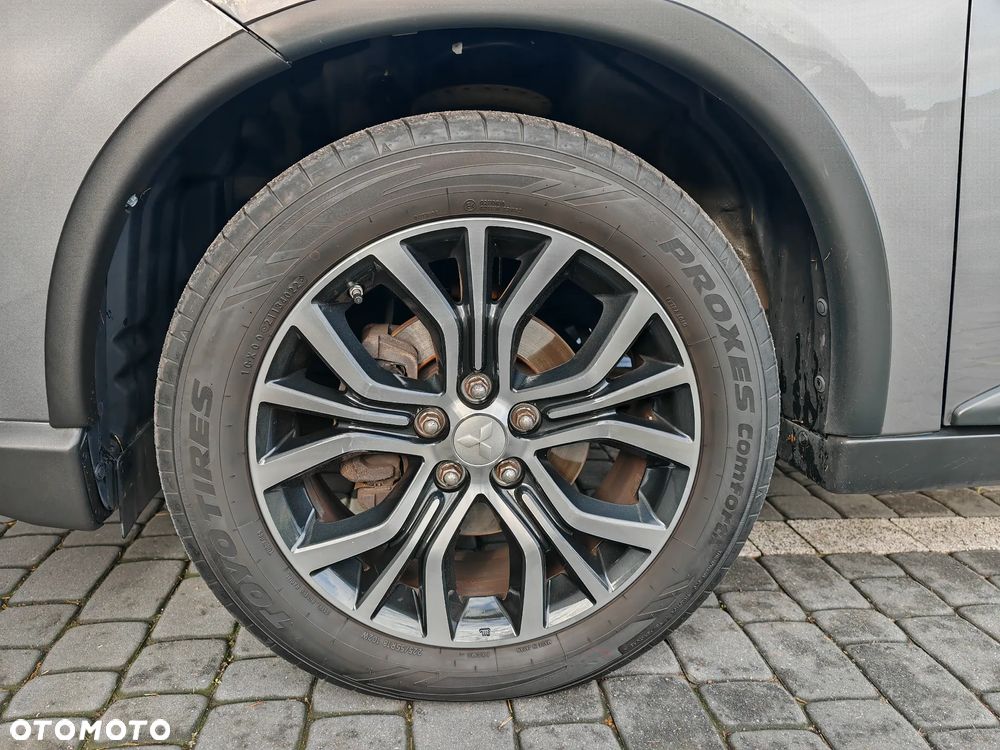 Mitsubishi Outlander 2.0 Instyle + 4WD CVT - 17