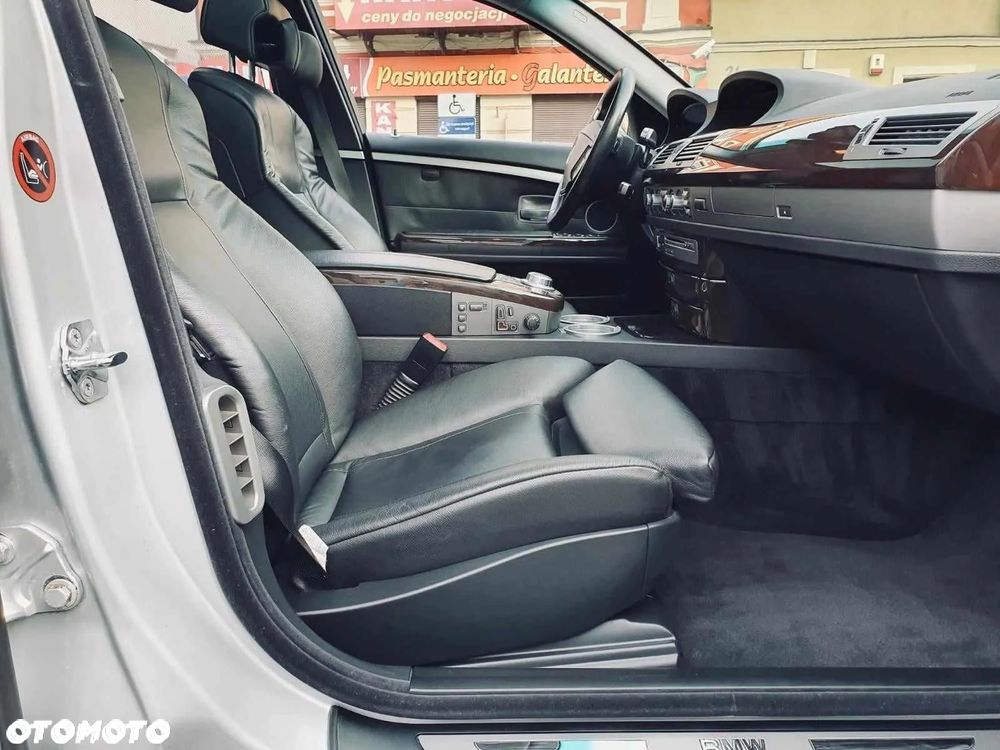 BMW Seria 7 740i - 8