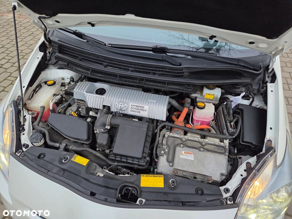 Toyota Prius (Hybrid) Executive - 15