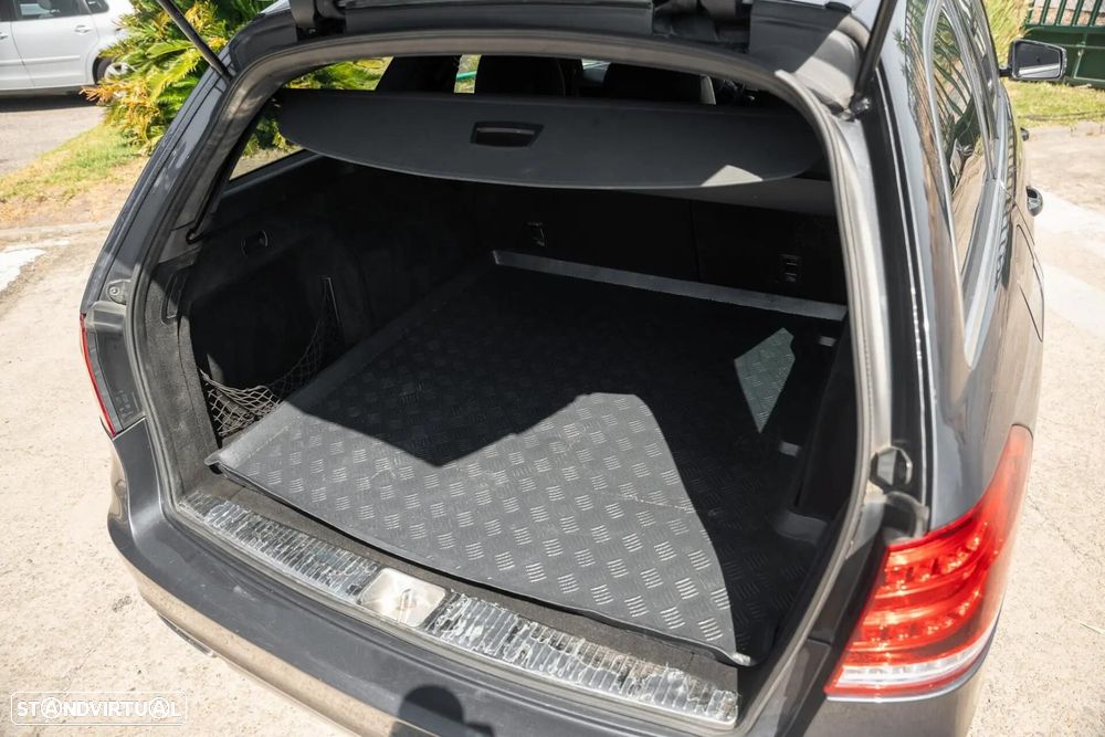 Mercedes-Benz E 300 Bluetec Hybrid Avantgarde - 23