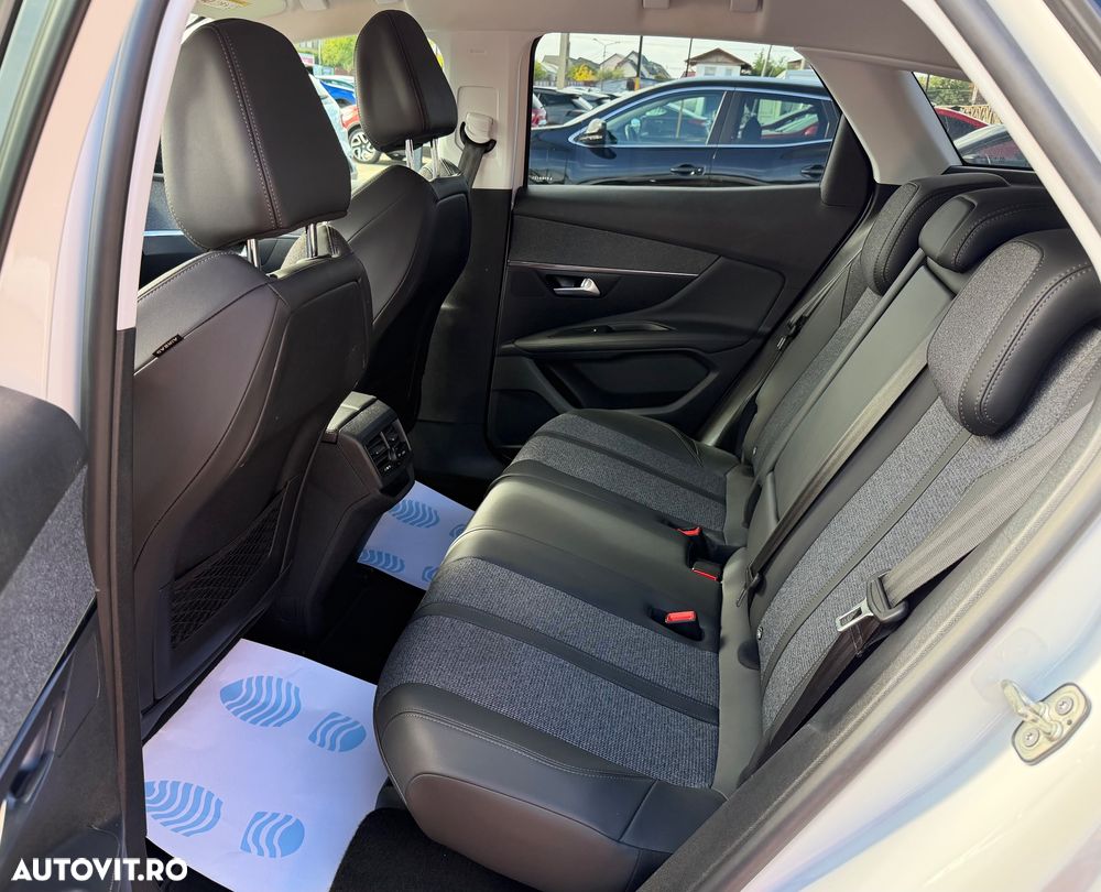 Peugeot 3008 1.2 PureTech 130 EAT8 GT - 19