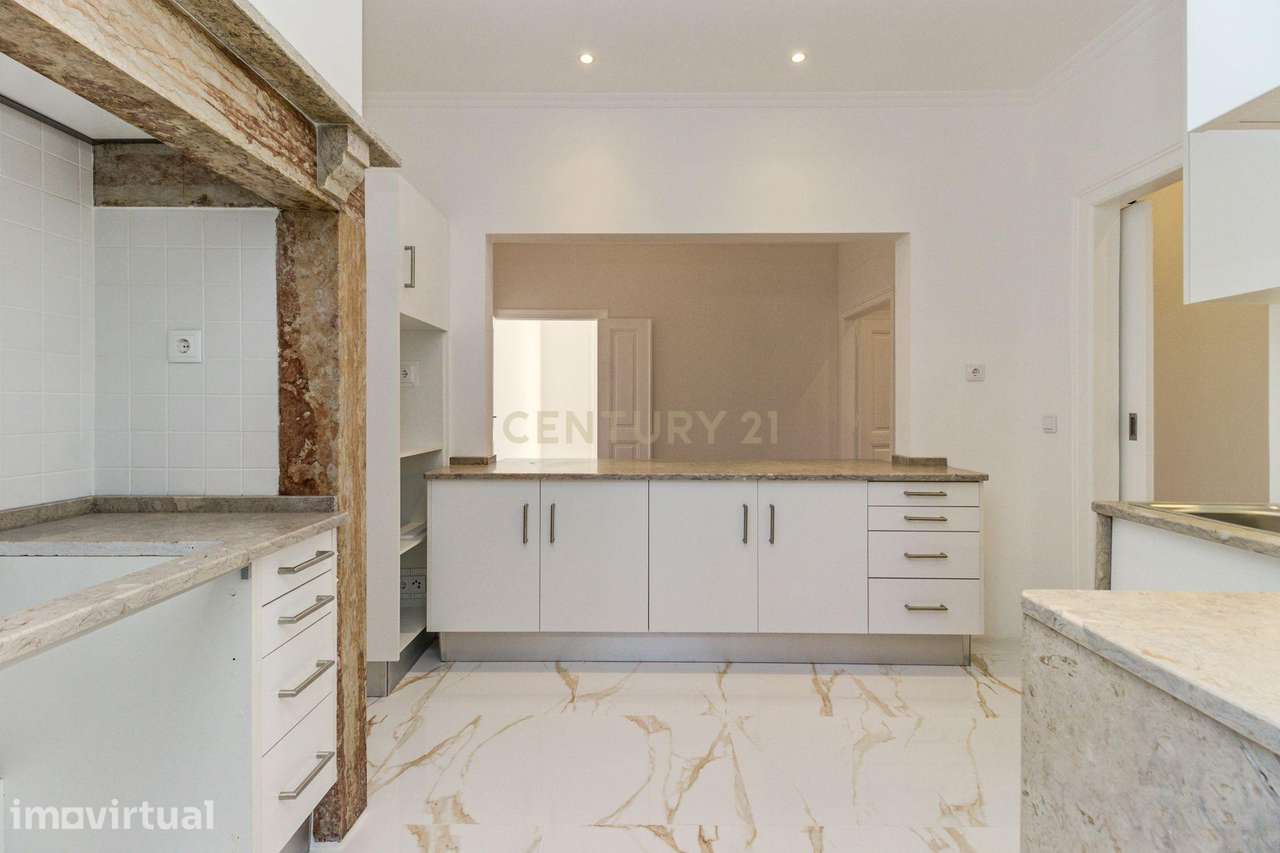 Arrendamento de apartamento T3+1 totalmente remodelado na Av. Almirant - Grande imagem: 4/30