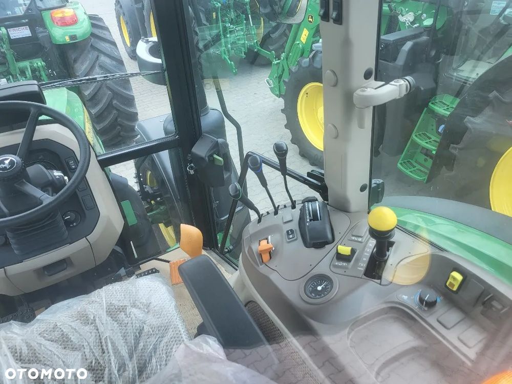 John Deere 5115M - 10