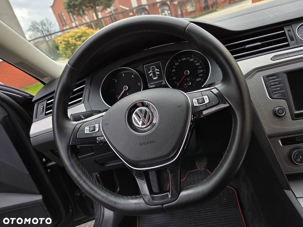 Volkswagen Passat 2.0 TDI (BlueMotion Technology) Trendline - 37