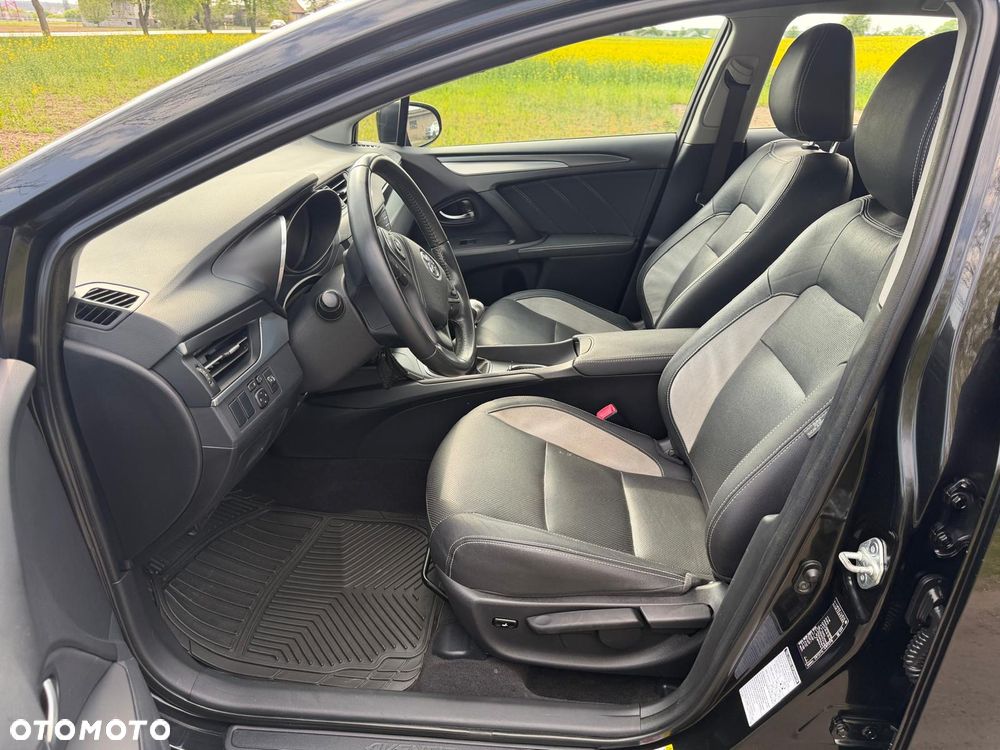Toyota Avensis 1.8 Premium EU5 - 15