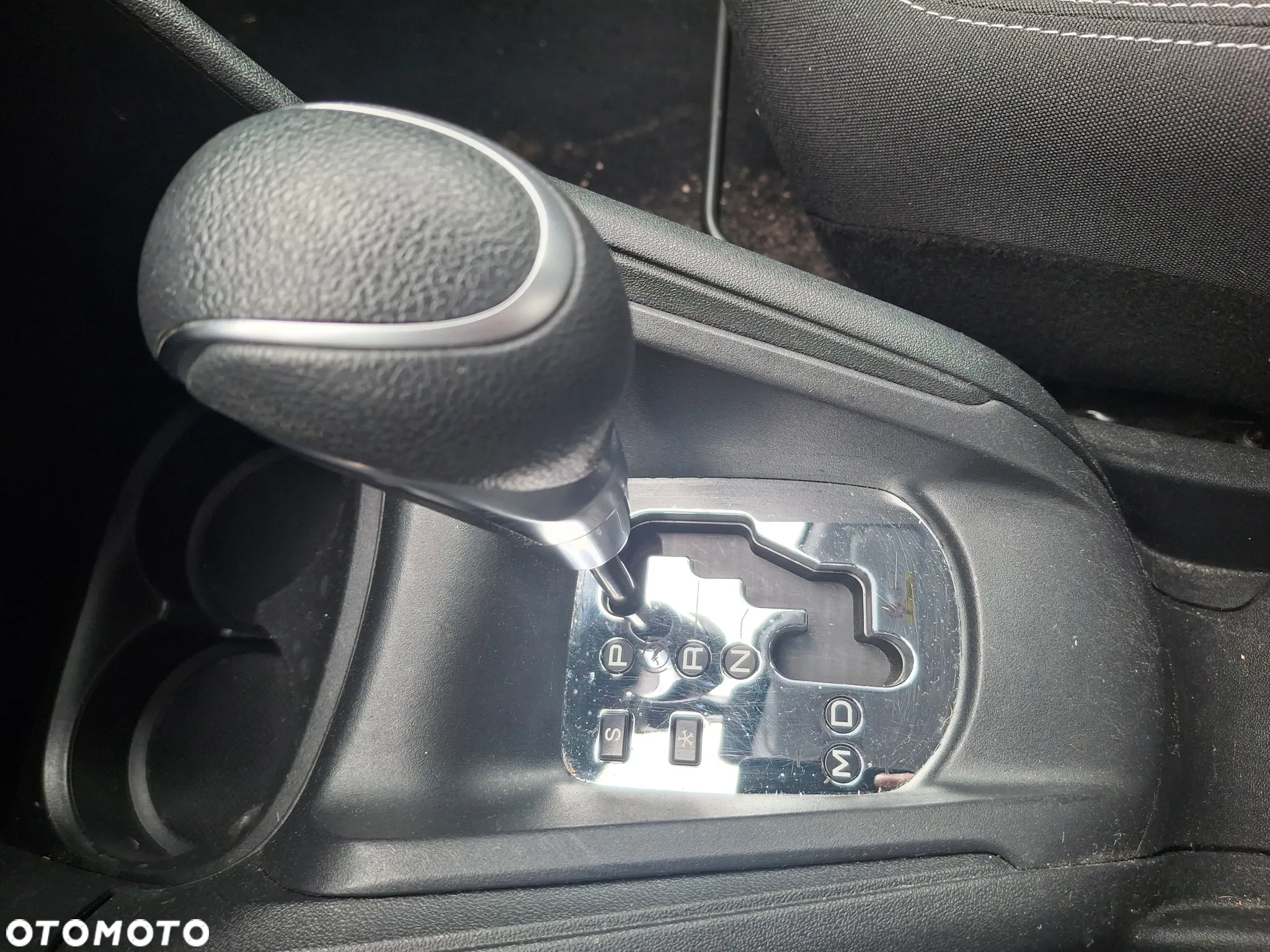 Peugeot 208 - 10