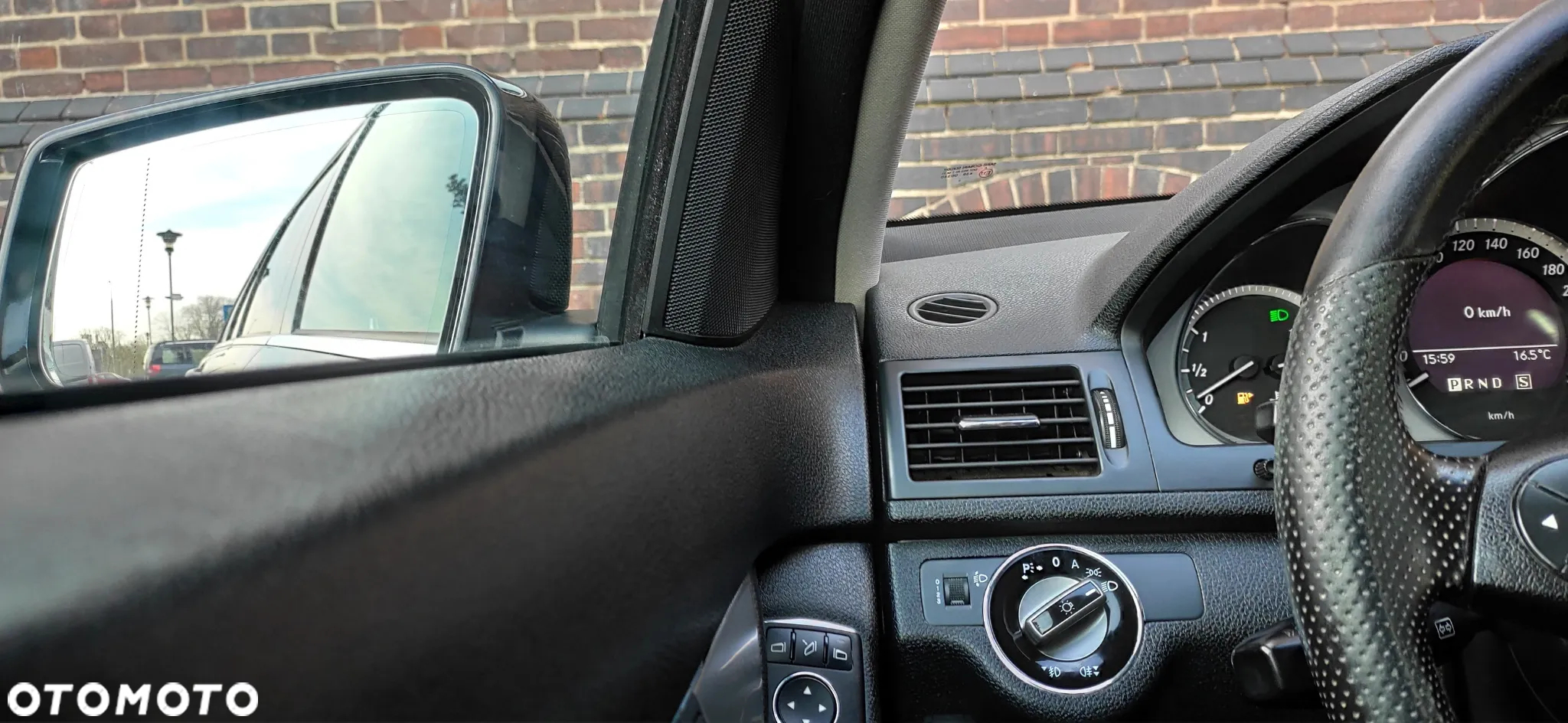 Mercedes-Benz Klasa C 180 T CGI Automatik BlueEFFICIENCY Avantgarde - 31