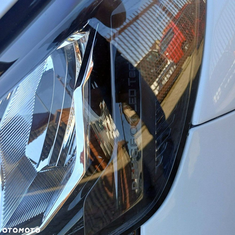 Peugeot 208 - 21