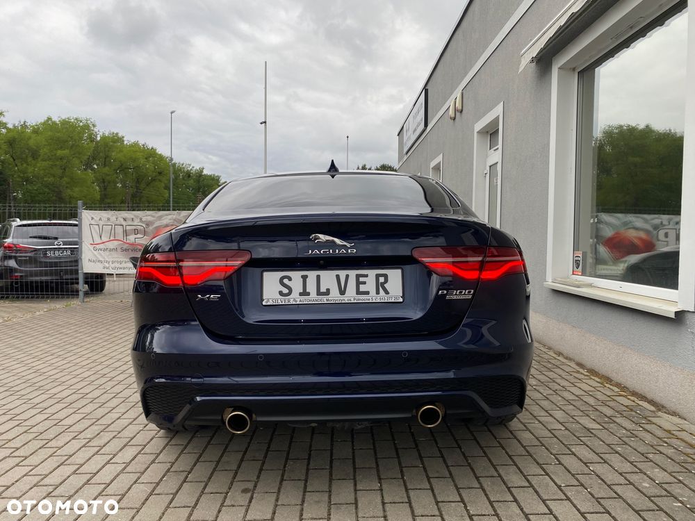 Jaguar XE P300 AWD R-Dynamic HSE - 18