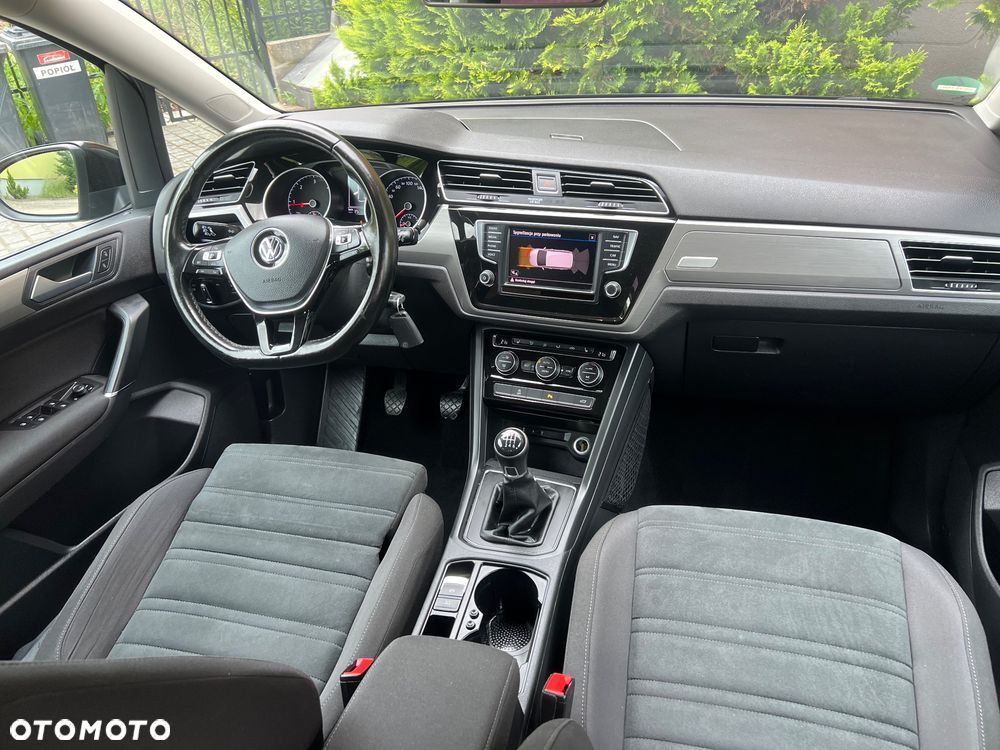 Volkswagen Touran - 14