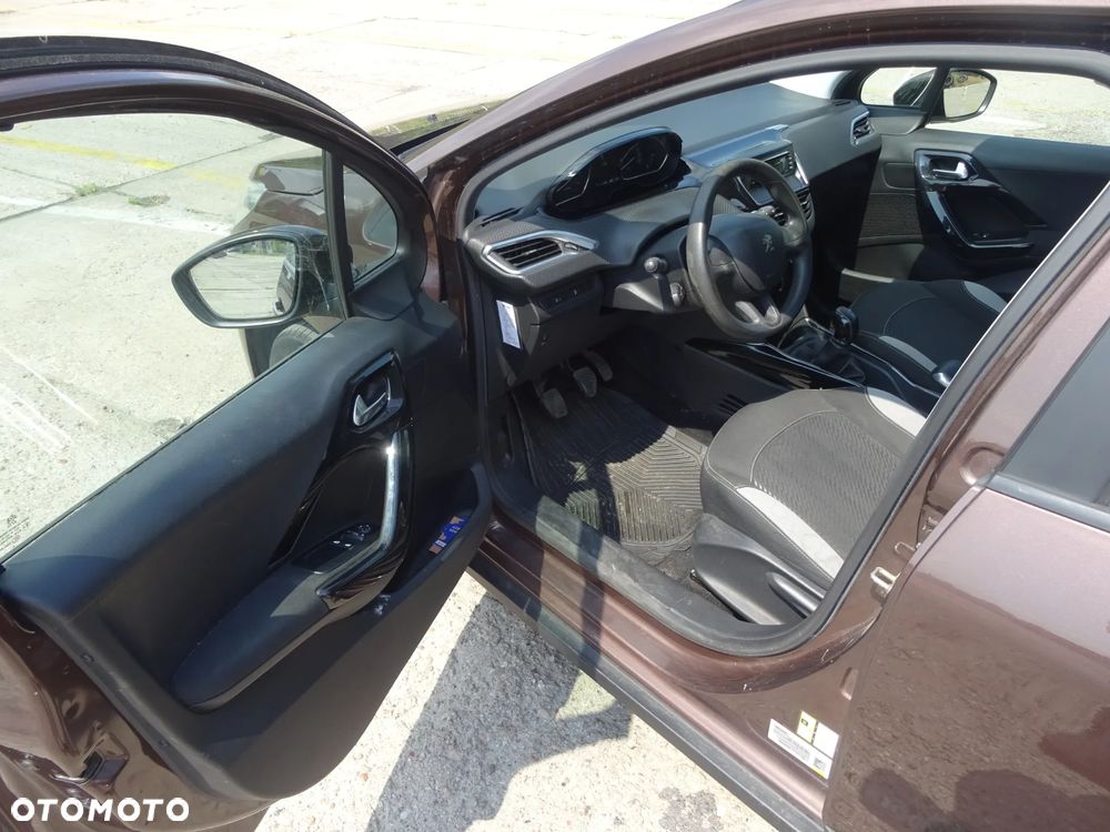 Peugeot 2008 1.2 Pure Tech Active EU6 - 17