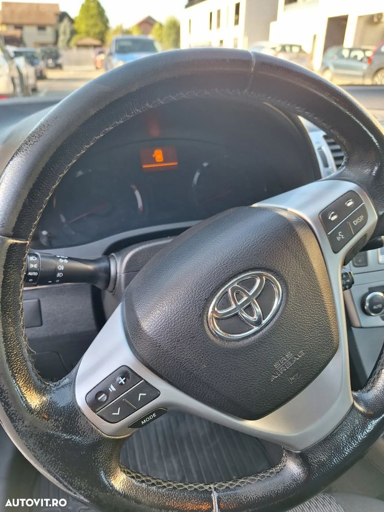 Toyota Avensis 2.0 D-4D Executive - 9