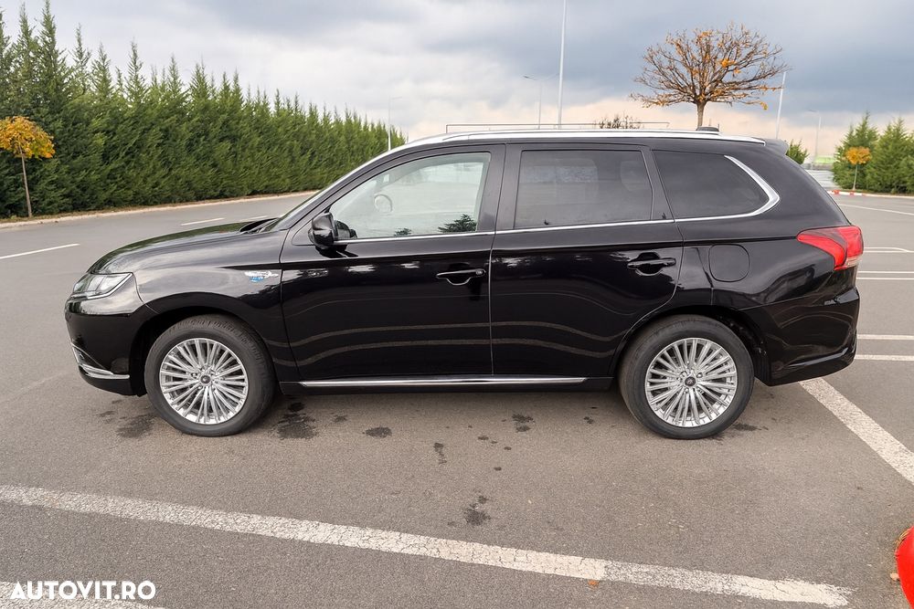 Mitsubishi Outlander 2.4 4WD Plug-In Hybrid - 2