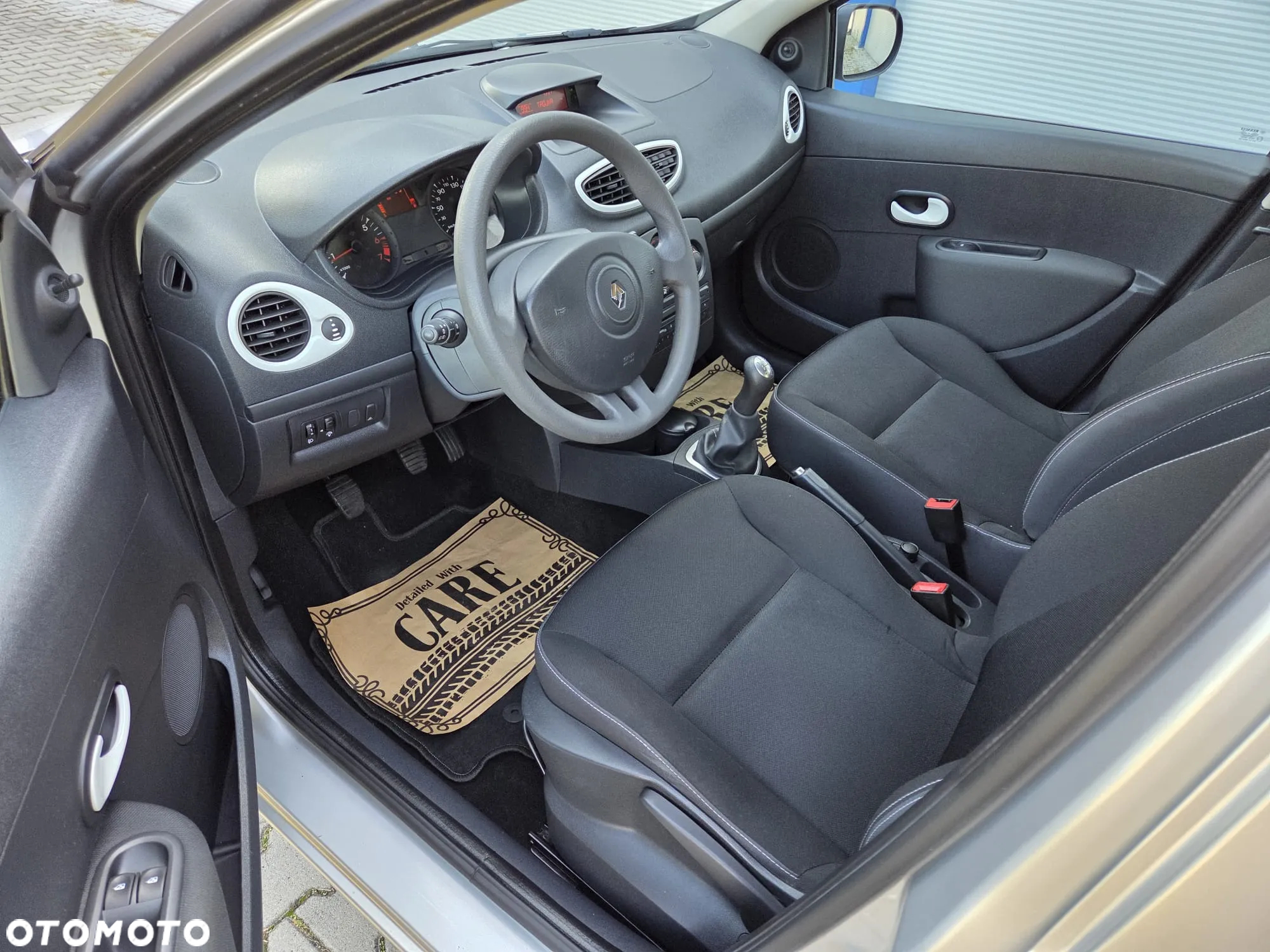 Renault Clio 1.2 16V 75 Yahoo - 13
