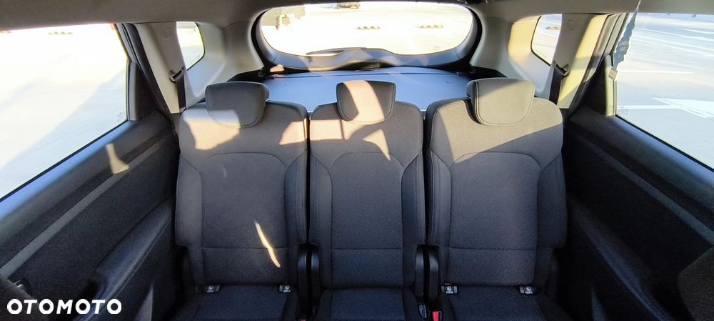 Kia Carens - 14