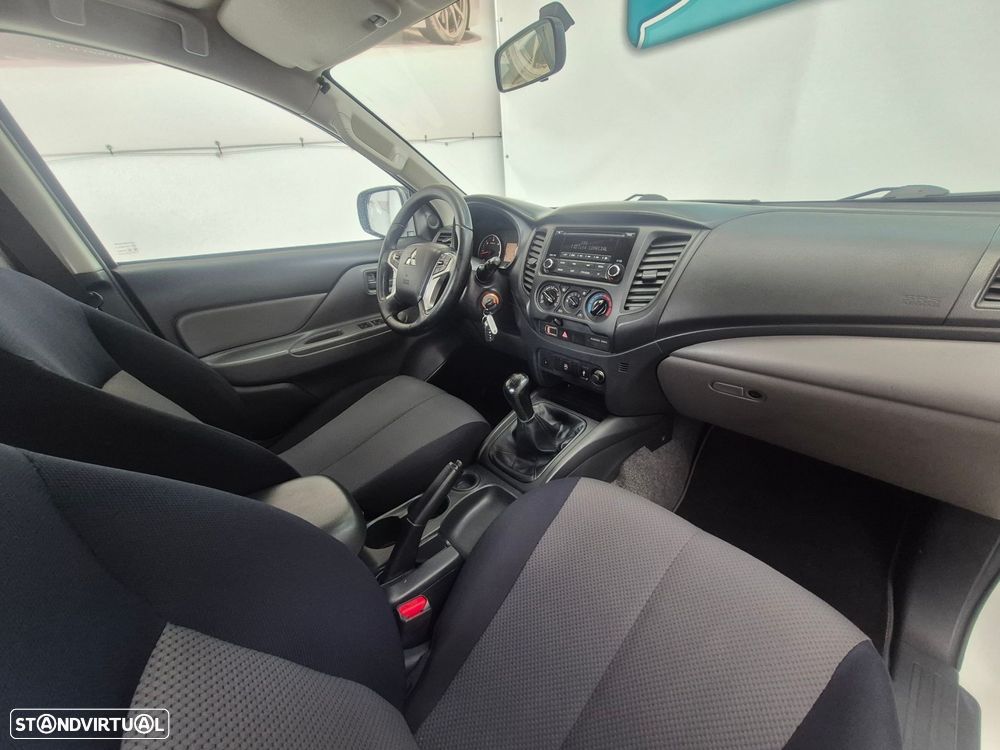 Mitsubishi L200 2.4 DI-D CD Space Cab Invite 2WD - 19