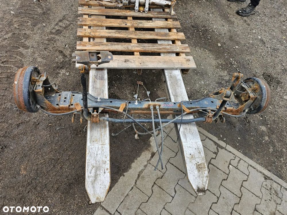 BELKA OŚ ZAWIESZENIA TYŁ NISSAN NV200 - 1