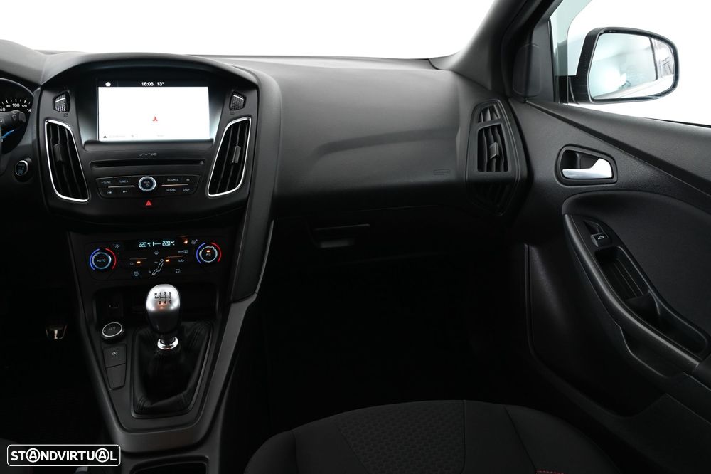 Ford Focus SW 1.5 TDCi ST-Line - 14