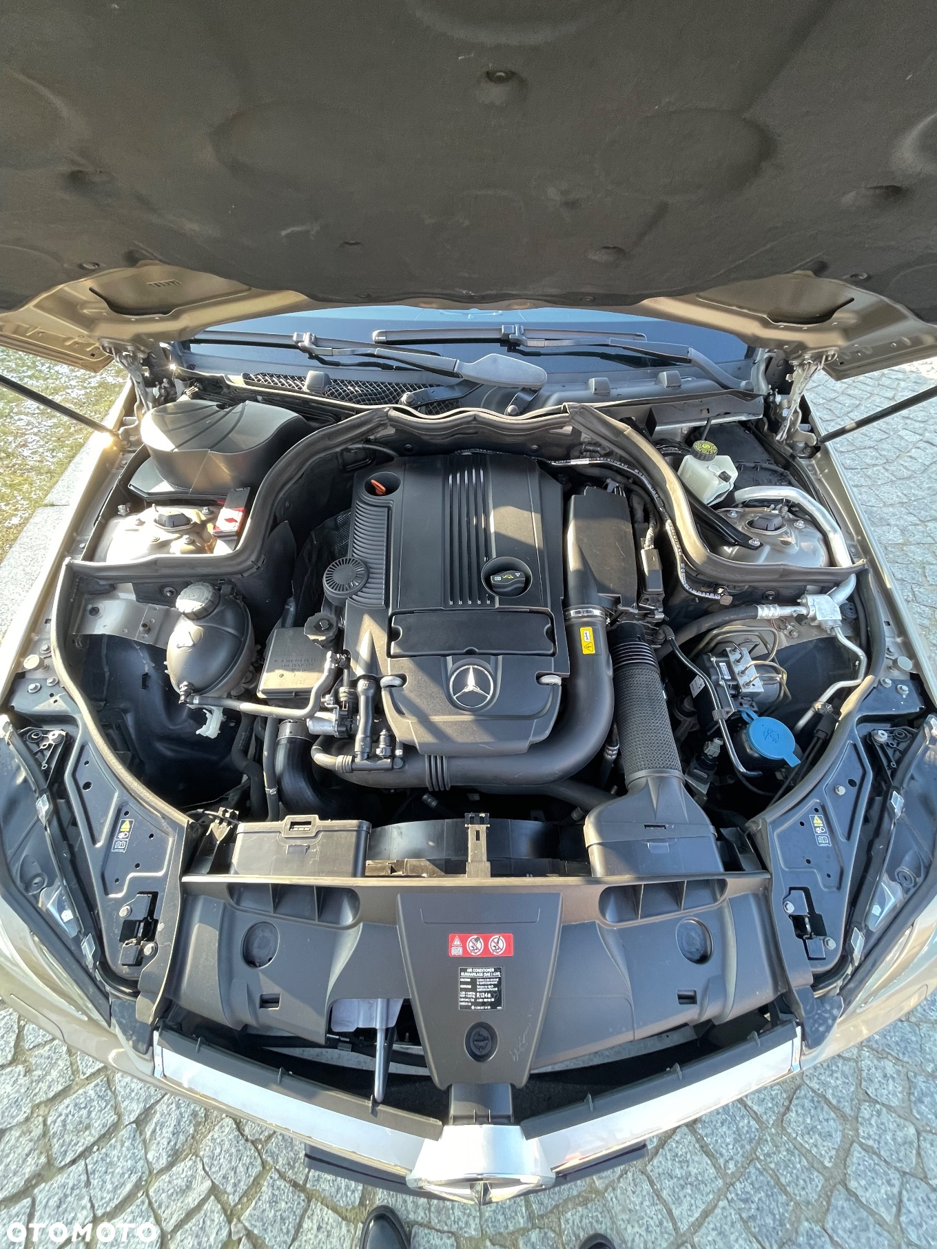 Mercedes-Benz Klasa E 200 CGI Coupe BlueEFFICIENCY Automatik Elegance - 38